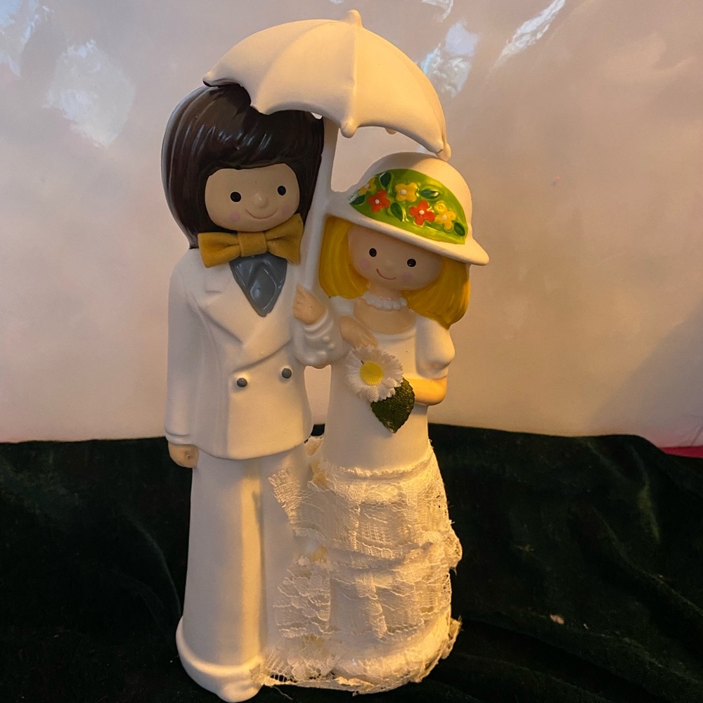 Fun vintage wedding cake topper Charming Wedding Couple Figurine with Umbrella